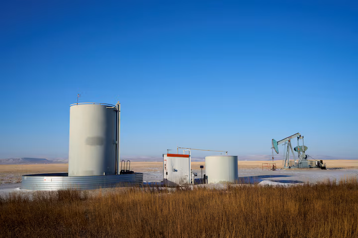 Oil slides 1.5% as hopes grow for possible Russia-Ukraine deal